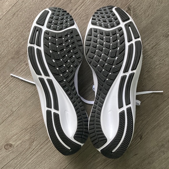 Like New Women’s Nike Air Zoom Pegasus 37 Running Shoes - Picture 8 of 16